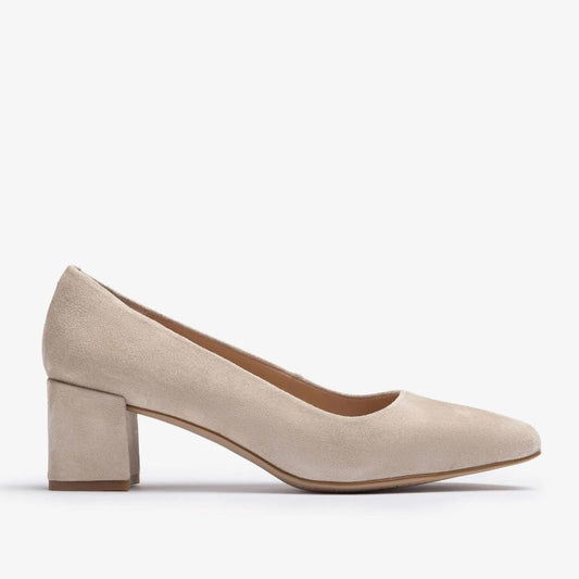 Pumps i beige mocka