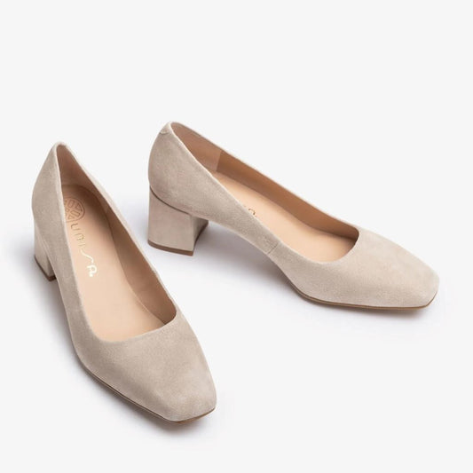 Pumps i beige mocka